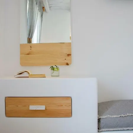 Yialos 이오스 코라