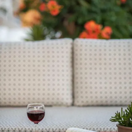 Yialos 이오스 코라