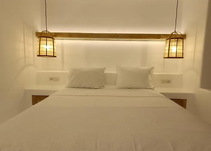 伊奥斯伊亚罗斯酒店 酒店