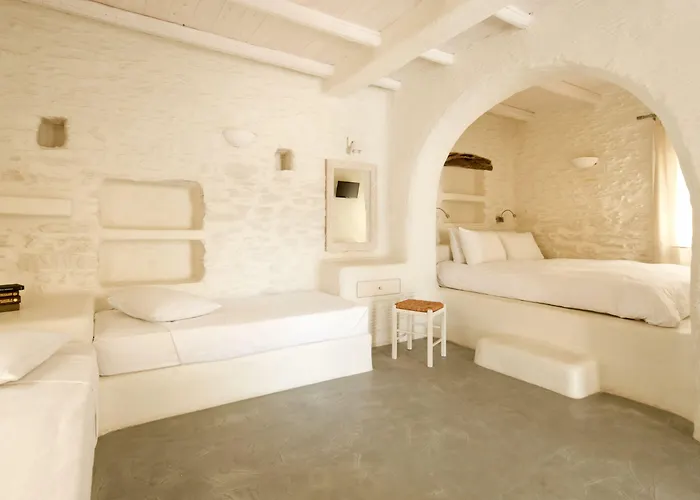 Yialos إيوس خورا