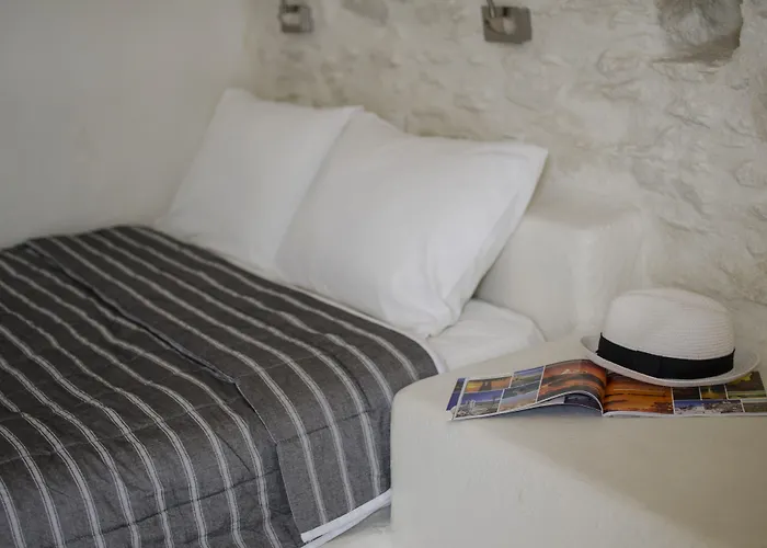 Yialos إيوس خورا