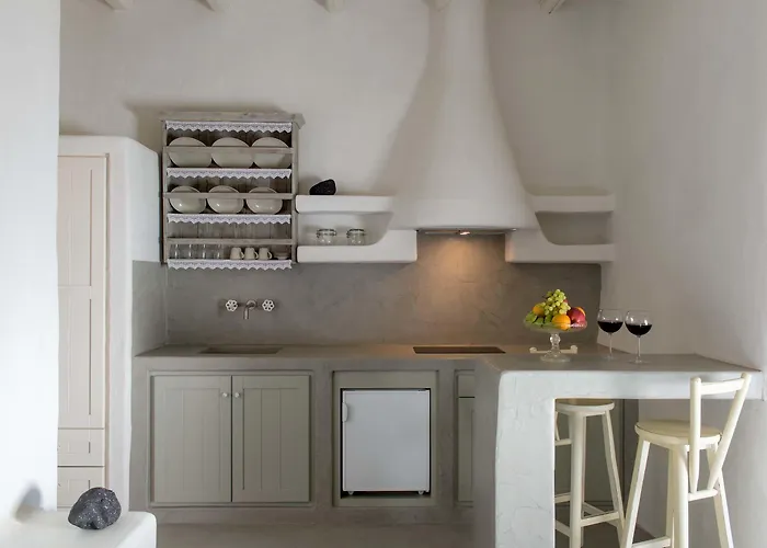 Yialos إيوس خورا