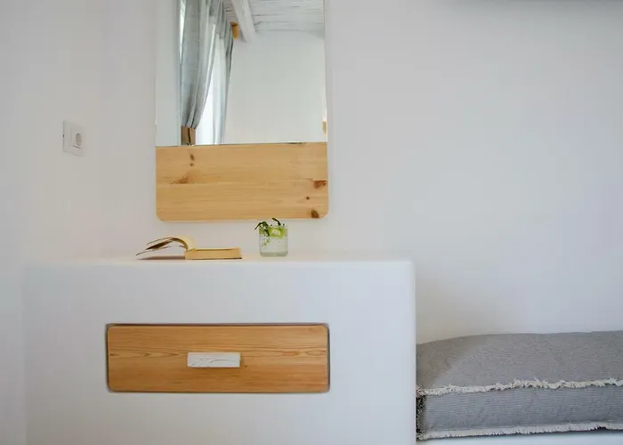 Yialos إيوس خورا